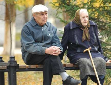 Підтримка українських пенсіонерів у 2025 році: виплати, допомога, робота